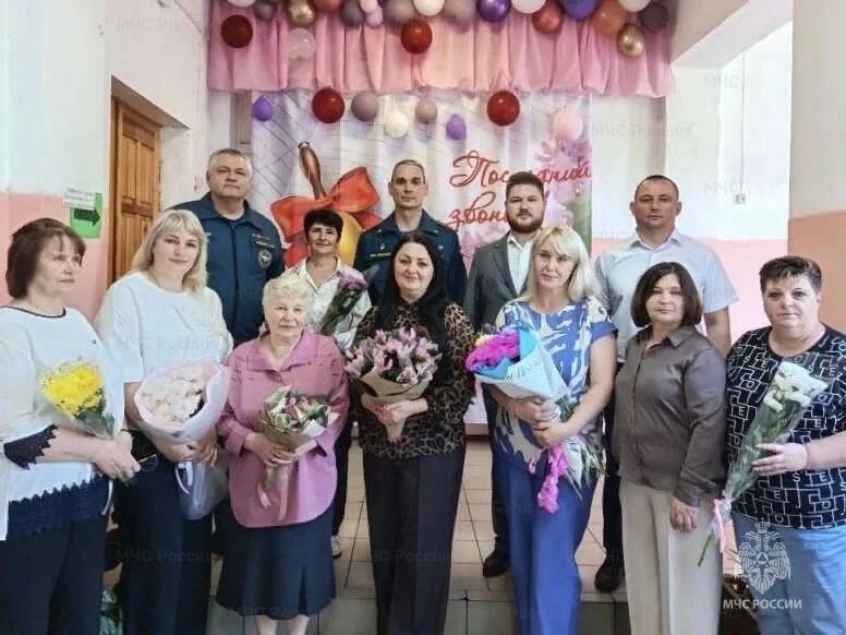 Торжественное завершение учебного года в МБОУ «Вельяминовская школа им. Л.С.Филина» Торжественное завершение учебного года в МБОУ «Вельяминовская школа им. Л.С.Филина»