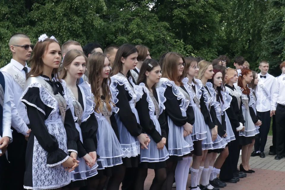 26 мая в образовательных учреждениях Навлинского района прозвенел последний звонок 26 мая в образовательных учреждениях Навлинского района прозвенел последний звонок