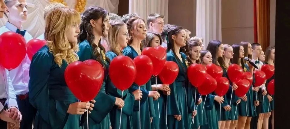 Последний звонок 2026. Сегодня, 26 мая 2026 года, в школах Брянского района прозвучали последние звонки, ознаменовав прощание с детством для наших дорогих выпускников 2026 года! Это трогательное и волнительное событие... Последний звонок 2026. Сегодня, 26 мая 2026 года, в школах Брянского района прозвучали последние звонки, ознаменовав прощание с детством для наших дорогих выпускников 2026 года! Это трогательное и волнительное событие...