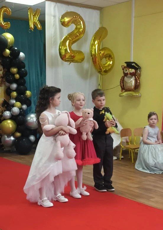 Выпускной бал в детском саду — это самый трогательный, самый незабываемый праздник, это символ окончания прекрасной беззаботной поры Выпускной бал в детском саду — это самый трогательный, самый незабываемый праздник, это символ окончания прекрасной беззаботной поры