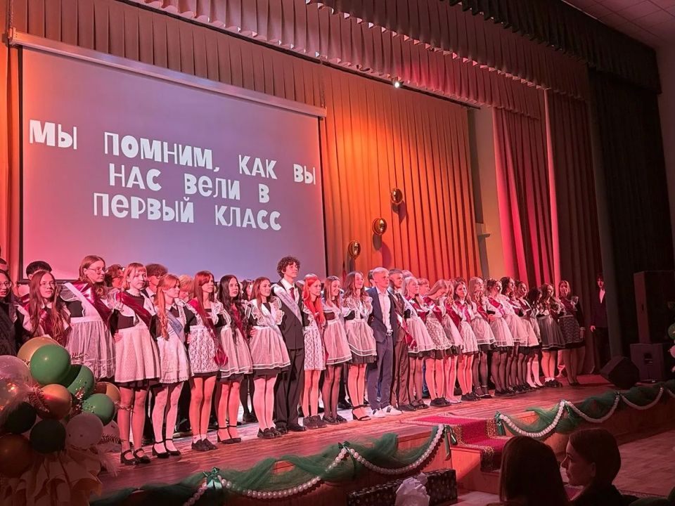 В школах Брянщины прозвучал последний звонок В школах Брянщины прозвучал последний звонок
