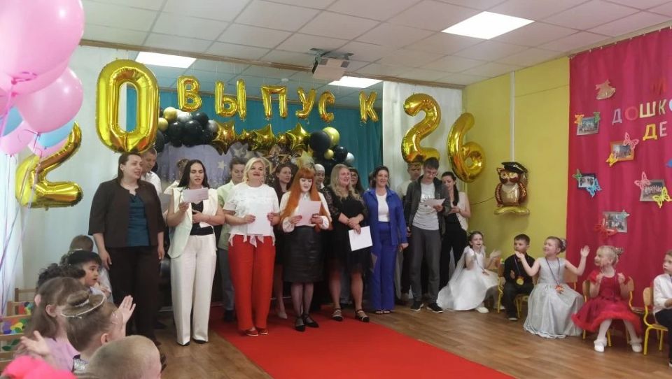 Выпускной бал в детском саду — это самый трогательный, самый незабываемый праздник, это символ окончания прекрасной беззаботной поры Выпускной бал в детском саду — это самый трогательный, самый незабываемый праздник, это символ окончания прекрасной беззаботной поры