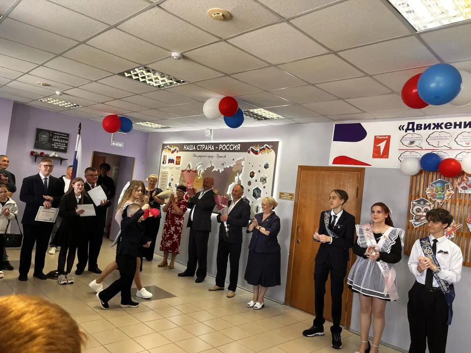 Последний звонок 2026. Сегодня, 26 мая 2026 года, в школах Брянского района прозвучали последние звонки, ознаменовав прощание с детством для наших дорогих выпускников 2026 года! Это трогательное и волнительное событие... Последний звонок 2026. Сегодня, 26 мая 2026 года, в школах Брянского района прозвучали последние звонки, ознаменовав прощание с детством для наших дорогих выпускников 2026 года! Это трогательное и волнительное событие...