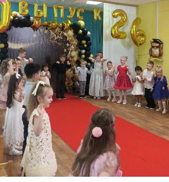 Выпускной бал в детском саду — это самый трогательный, самый незабываемый праздник, это символ окончания прекрасной беззаботной поры Выпускной бал в детском саду — это самый трогательный, самый незабываемый праздник, это символ окончания прекрасной беззаботной поры