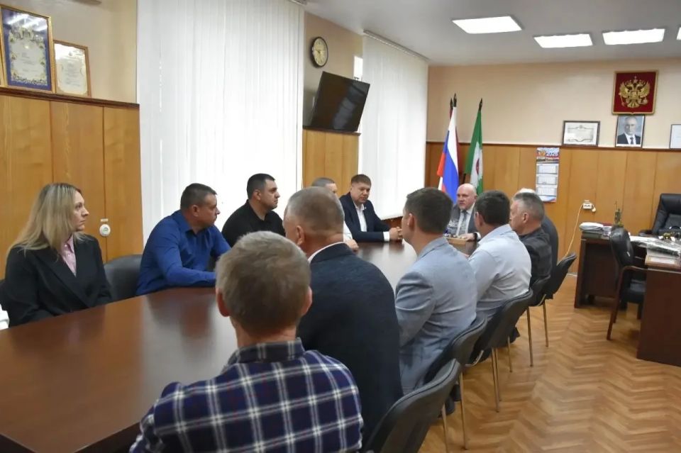 Встреча главы администрации Дятьковского района с представителями малого и среднего бизнеса Встреча главы администрации Дятьковского района с представителями малого и среднего бизнеса