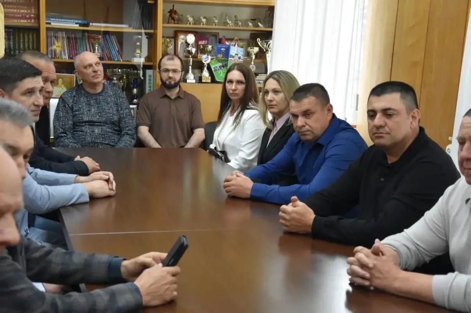 Встреча главы администрации Дятьковского района с представителями малого и среднего бизнеса Встреча главы администрации Дятьковского района с представителями малого и среднего бизнеса