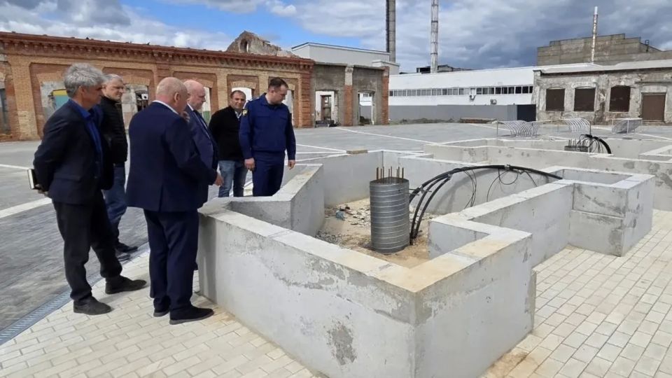 Прокурор Брянской области проверил ход строительства Хрустальной площади в Дятьково