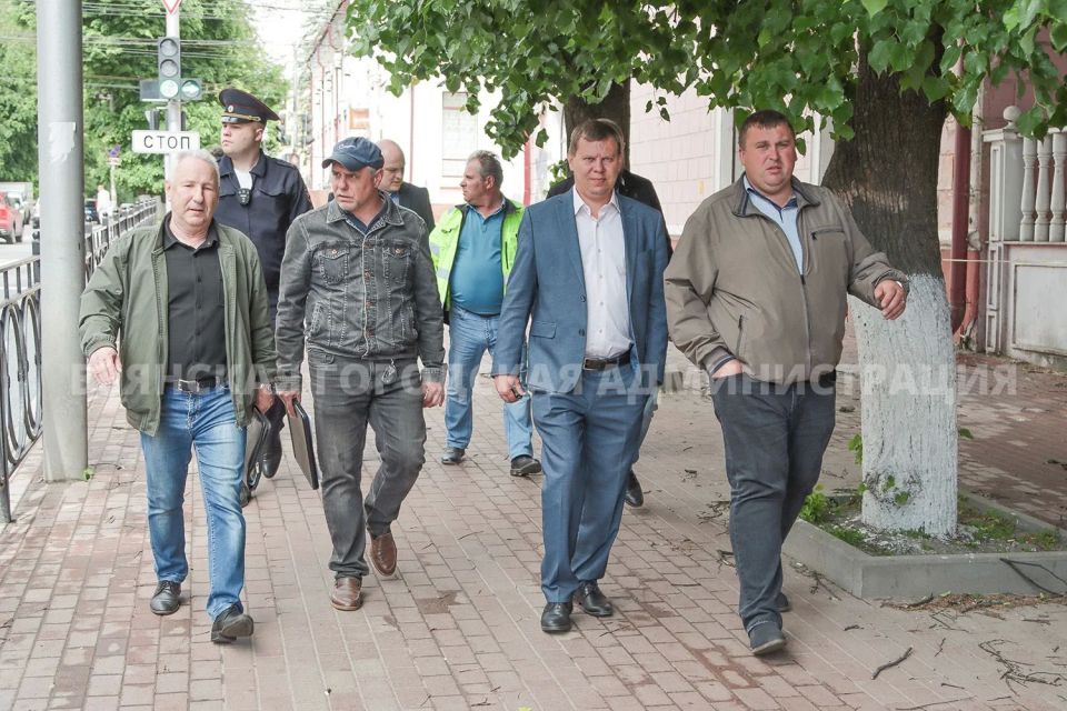 На улице Горького устанавливают ажурные ограждения На улице Горького устанавливают ажурные ограждения