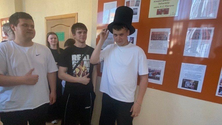 Библиотекари познакомили учащихся Клинцовского индустриально-педагогического колледжа и Клинцовского филиала Брянского техникума энергомашиностроения и радиоэлектроники имени Героя Советского Союза М. А. Афанасьева с... Библиотекари познакомили учащихся Клинцовского индустриально-педагогического колледжа и Клинцовского филиала Брянского техникума энергомашиностроения и радиоэлектроники имени Героя Советского Союза М. А. Афанасьева с...
