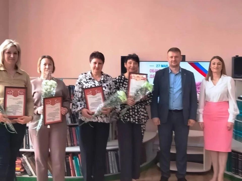 27 мая в Выгоничской районной библиотеке состоялось торжественное мероприятие, посвящённое Общероссийскому дню библиотек 27 мая в Выгоничской районной библиотеке состоялось торжественное мероприятие, посвящённое Общероссийскому дню библиотек