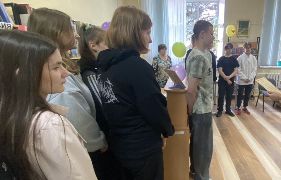 Библиотекари познакомили учащихся Клинцовского индустриально-педагогического колледжа и Клинцовского филиала Брянского техникума энергомашиностроения и радиоэлектроники имени Героя Советского Союза М. А. Афанасьева с... Библиотекари познакомили учащихся Клинцовского индустриально-педагогического колледжа и Клинцовского филиала Брянского техникума энергомашиностроения и радиоэлектроники имени Героя Советского Союза М. А. Афанасьева с...