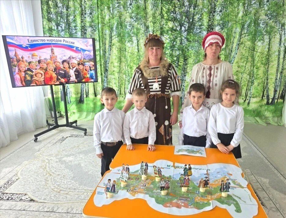 В рамках плана рабаты Года единства народов России, в детском саду № 7 "Орлёнок" прошла увлекательная игра-путешествие "Моя Россия – путешествие в разные регионы России" В рамках плана рабаты Года единства народов России, в детском саду № 7 "Орлёнок" прошла увлекательная игра-путешествие "Моя Россия – путешествие в разные регионы России"
