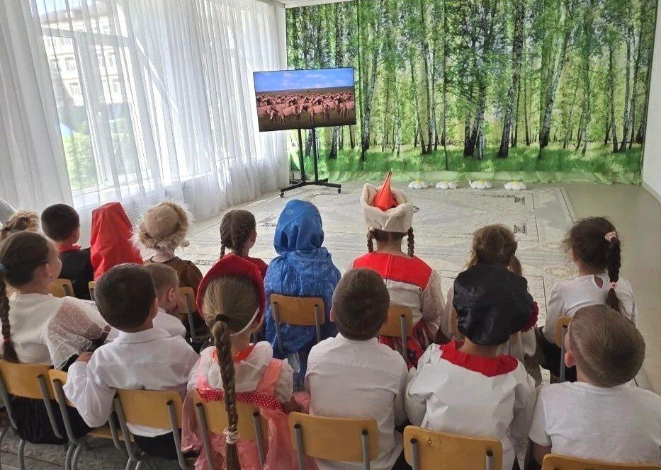 В рамках плана рабаты Года единства народов России, в детском саду № 7 "Орлёнок" прошла увлекательная игра-путешествие "Моя Россия – путешествие в разные регионы России" В рамках плана рабаты Года единства народов России, в детском саду № 7 "Орлёнок" прошла увлекательная игра-путешествие "Моя Россия – путешествие в разные регионы России"