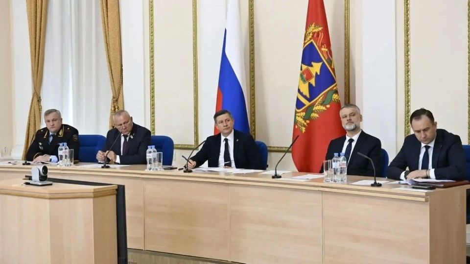 Сегодня, 28 мая, на комиссии по борьбе с незаконным оборотом промышленной продукции парламентарии рассмотрели меры противодействия распространению контрафактного табака в Брянской области