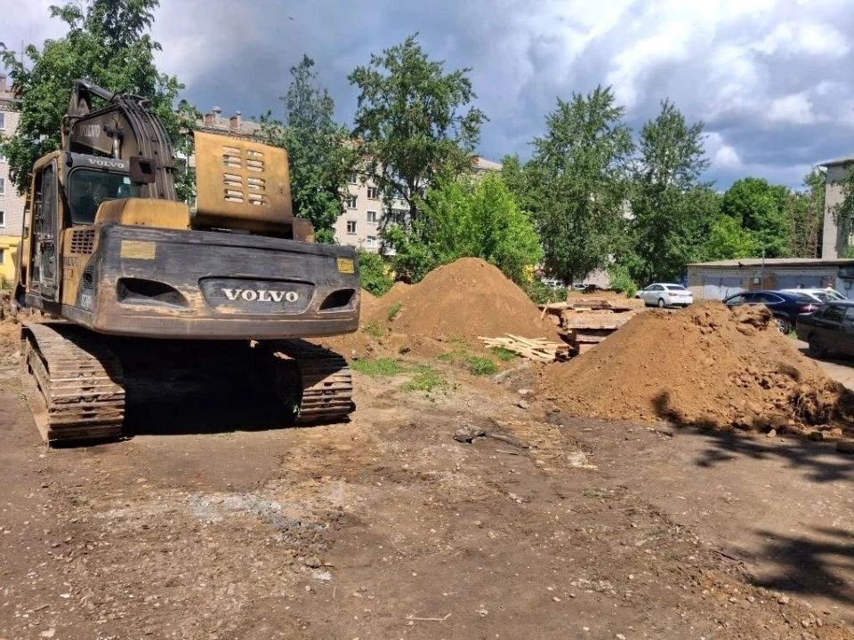 Подрядная организация продолжает масштабный ремонт тепловой сети по ул. Ворошилова от ТК-40 до ТК-21 в рамках Федеральной программы «Модернизация коммунальной инфраструктуры» и подготовки к отопительному периоду 2026-2027 Подрядная организация продолжает масштабный ремонт тепловой сети по ул. Ворошилова от ТК-40 до ТК-21 в рамках Федеральной программы «Модернизация коммунальной инфраструктуры» и подготовки к отопительному периоду 2026-2027