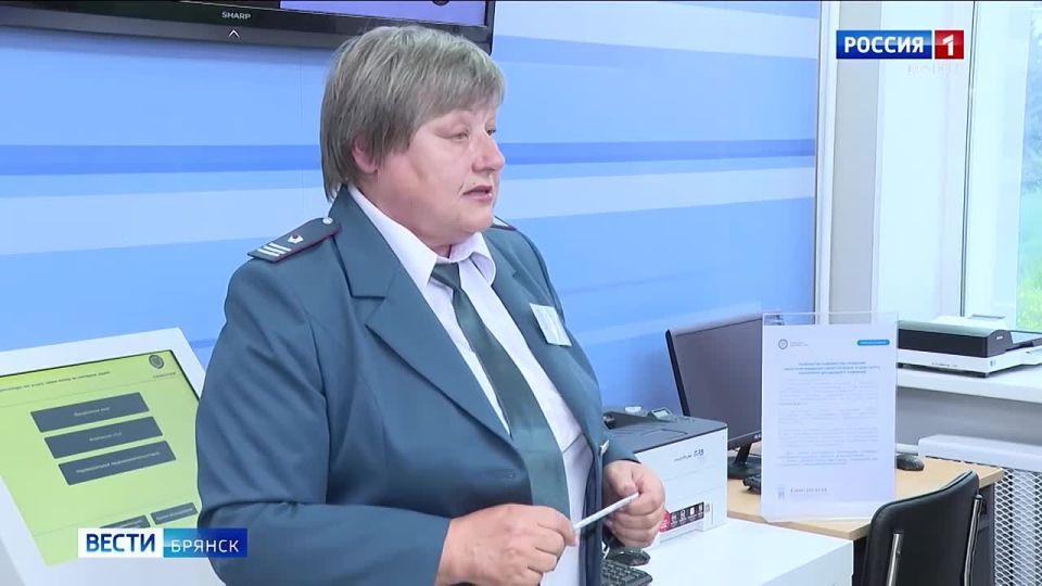 Брянская налоговая служба провела День открытых дверей для школьников