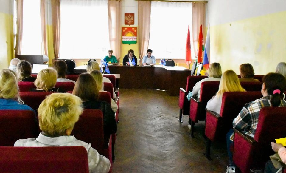 Сегодня в середине дня состоялась конференция местного отделения Всероссийской партии "Единая Россия" под председательством секретаря Максименко Л. И Сегодня в середине дня состоялась конференция местного отделения Всероссийской партии "Единая Россия" под председательством секретаря Максименко Л. И