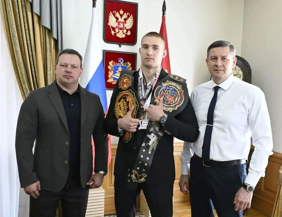Глава Брянщины Егор Ковальчук поздравил брянского спортсмена Александра Горохова с блистательной победой на престижных соревнованиях