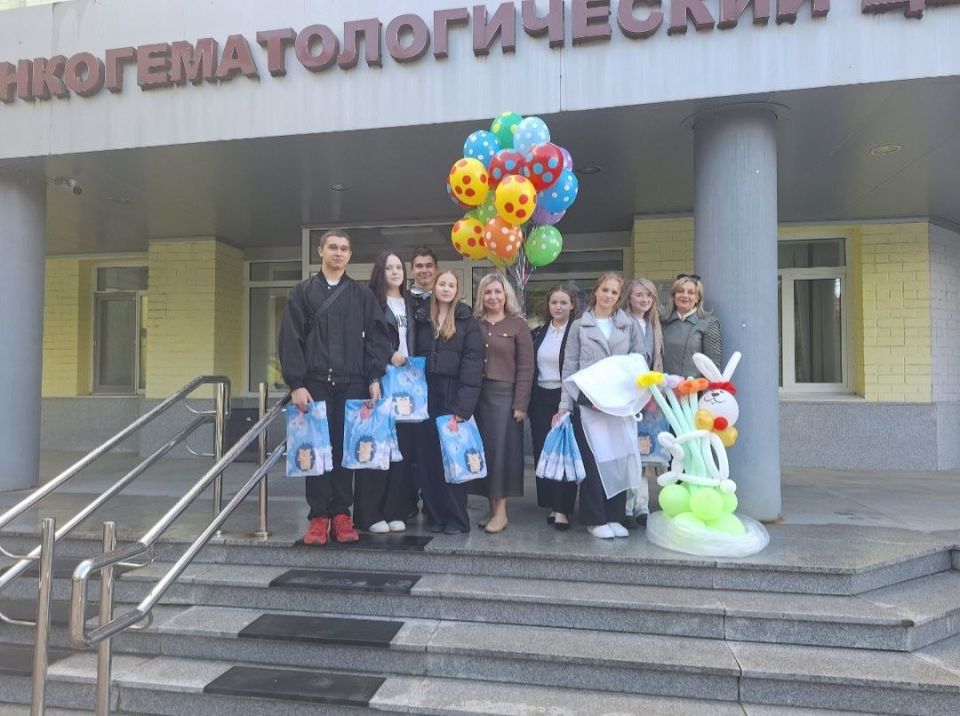 Инна Мухина: По доброй традиции накануне Дня защиты совместно с учениками Брянского Медицинского Сеченского Предуниверсария готовим поздравление в детском онкоцентре Инна Мухина: По доброй традиции накануне Дня защиты совместно с учениками Брянского Медицинского Сеченского Предуниверсария готовим поздравление в детском онкоцентре