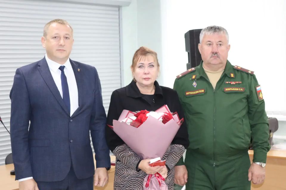 В Брянском районе вручили государственные награды семьям героев СВО В Брянском районе вручили государственные награды семьям героев СВО