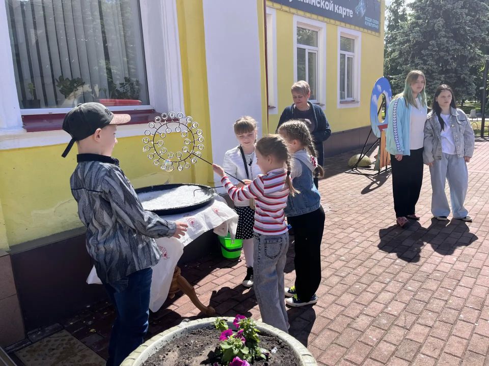 «Сказка в подарок»: наши дети побывали в волшебном мире театра «Сказка в подарок»: наши дети побывали в волшебном мире театра