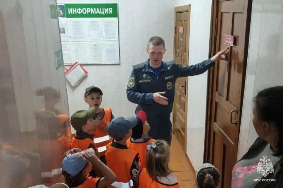 Открытый урок в ПСЧ-18: Обучение детей основам безопасности Открытый урок в ПСЧ-18: Обучение детей основам безопасности