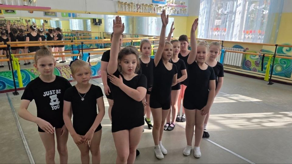 28 мая в танцевальном коллективе «Акварель» Центра детского творчества состоялась игровая программа «Детство-чудетство» 28 мая в танцевальном коллективе «Акварель» Центра детского творчества состоялась игровая программа «Детство-чудетство»