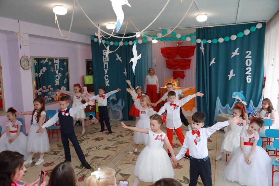 «Алые паруса мечты»: как «Ёлочка» проводила в большое плавание своих выпускников «Алые паруса мечты»: как «Ёлочка» проводила в большое плавание своих выпускников