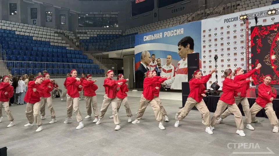 После официального открытия фестиваля детства и юности Движения Первых Брянской области и работы регионального координационного совета старт масштабному празднику дал яркий концерт После официального открытия фестиваля детства и юности Движения Первых Брянской области и работы регионального координационного совета старт масштабному празднику дал яркий концерт