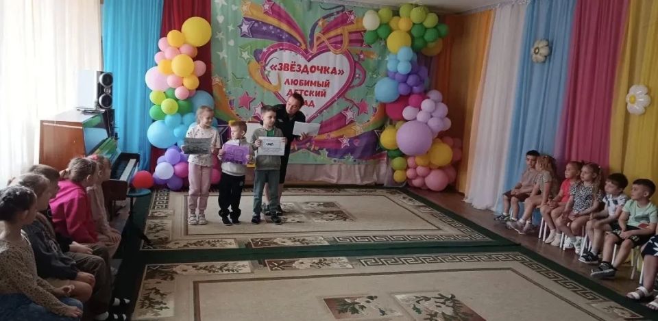 В Унече транспортные полицейские подарили дошкольникам настоящий праздник ко Дню защиты детей! В Унече транспортные полицейские подарили дошкольникам настоящий праздник ко Дню защиты детей!