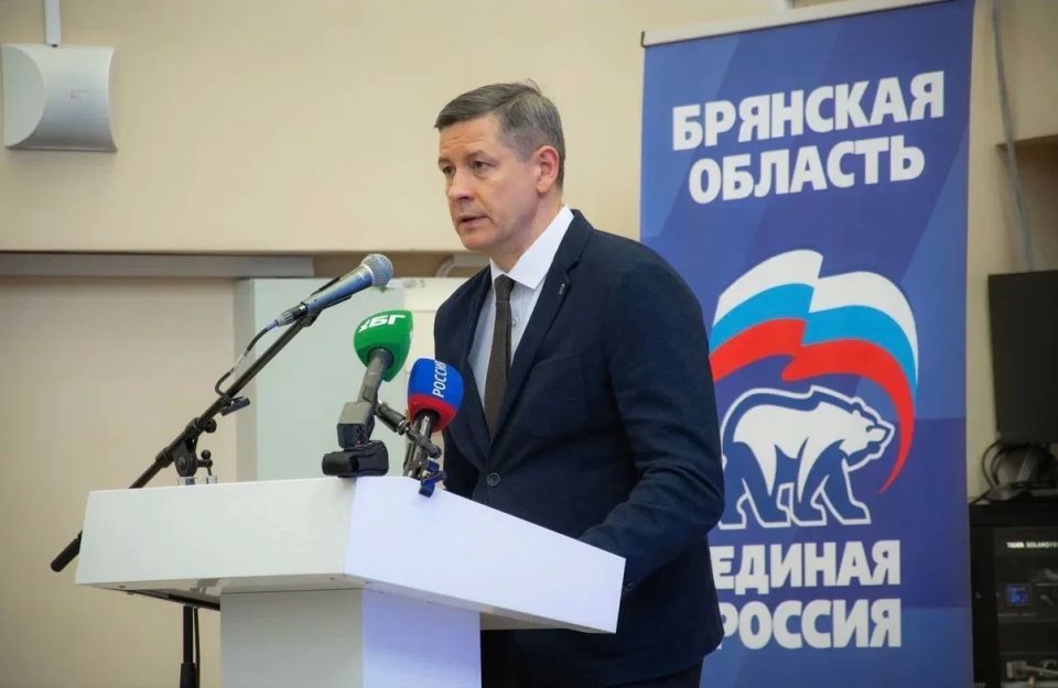 На форуме «Есть результат!» главе администрации Брянского района вручена Благодарность Губернатора за проект «Диалог на равных» На форуме «Есть результат!» главе администрации Брянского района вручена Благодарность Губернатора за проект «Диалог на равных»