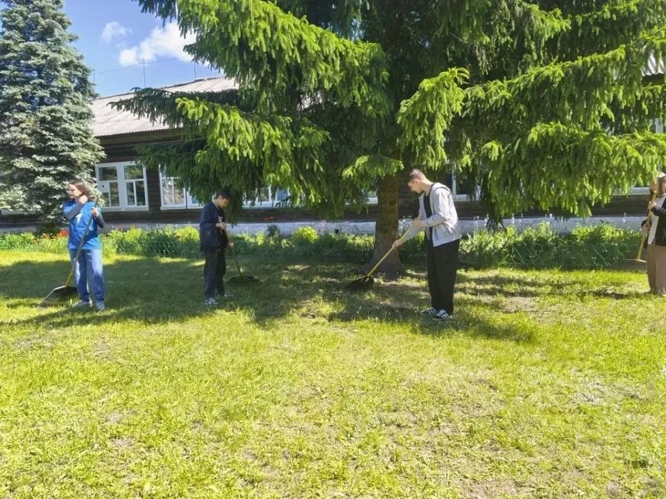 Лето – это не только время отдыха и развлечений, но и прекрасная возможность для детей получить новые навыки, развить ответственность и научиться работать в коллективе Лето – это не только время отдыха и развлечений, но и прекрасная возможность для детей получить новые навыки, развить ответственность и научиться работать в коллективе
