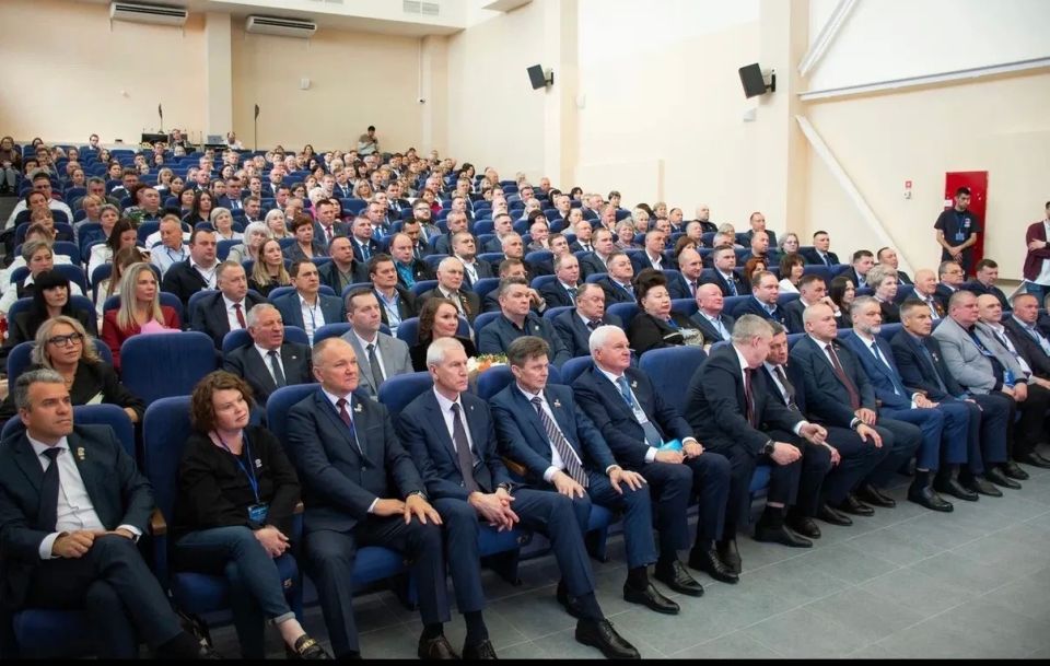 На форуме «Есть результат!» главе администрации Брянского района вручена Благодарность Губернатора за проект «Диалог на равных» На форуме «Есть результат!» главе администрации Брянского района вручена Благодарность Губернатора за проект «Диалог на равных»