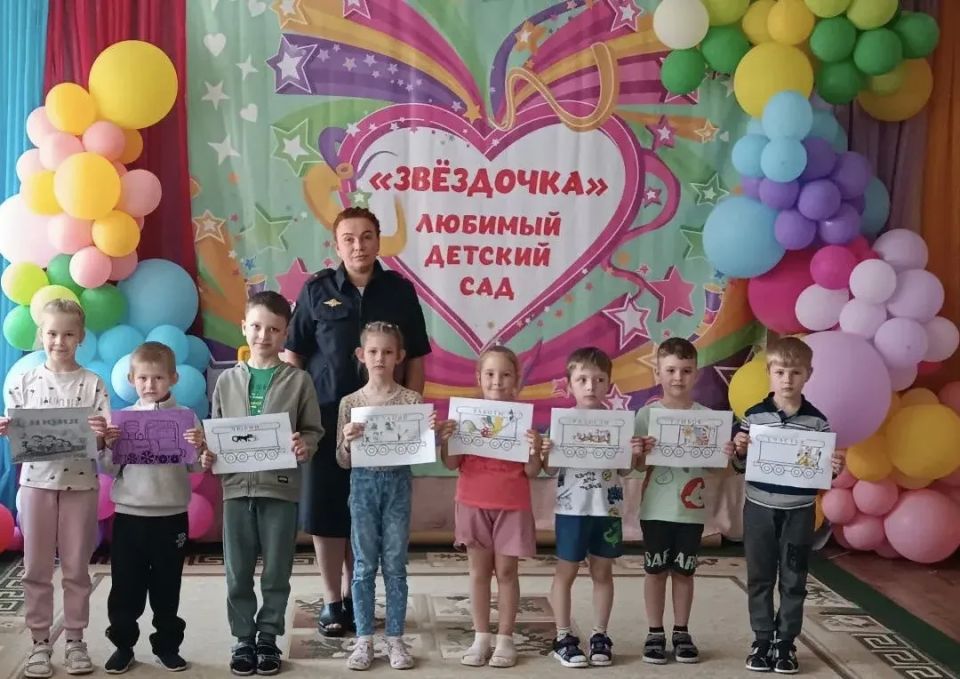 В Унече транспортные полицейские подарили дошкольникам настоящий праздник ко Дню защиты детей! В Унече транспортные полицейские подарили дошкольникам настоящий праздник ко Дню защиты детей!