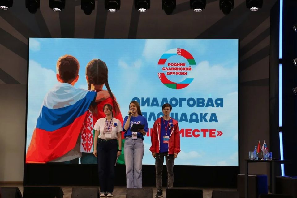 Международный детский фестиваль «Родник славянской дружбы» объединил таланты из Беларуси и России Международный детский фестиваль «Родник славянской дружбы» объединил таланты из Беларуси и России