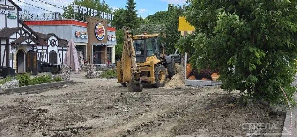 В Советском районе Брянска продолжается благоустройство улицы Красноармейской В Советском районе Брянска продолжается благоустройство улицы Красноармейской