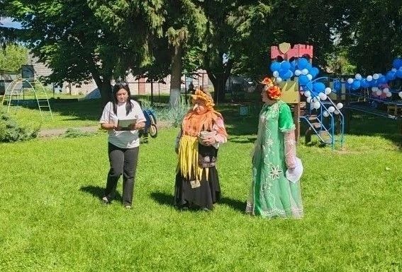 В детском садике Гуси - Лебеди состоялось мероприятие, которое объединило сразу два замечательных праздника: День защиты детей и первый день лета! С раннего утра на территории нашего детского сада звучала весёлая музыка В детском садике Гуси - Лебеди состоялось мероприятие, которое объединило сразу два замечательных праздника: День защиты детей и первый день лета! С раннего утра на территории нашего детского сада звучала весёлая музыка
