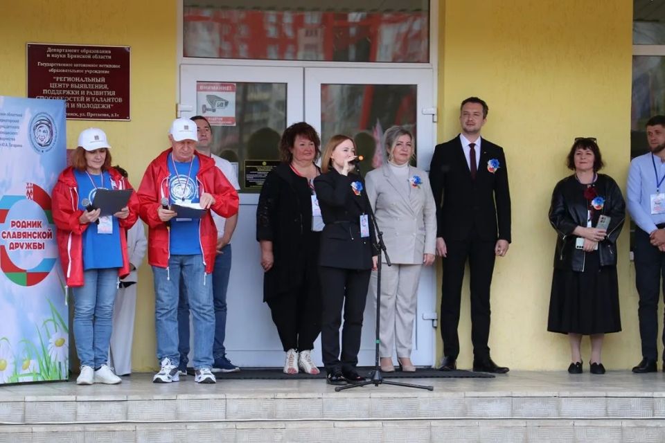 Международный детский фестиваль «Родник славянской дружбы» объединил таланты из Беларуси и России Международный детский фестиваль «Родник славянской дружбы» объединил таланты из Беларуси и России