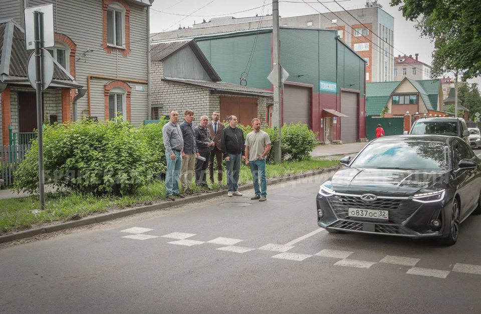 В Бежице завершён ремонт улицы Камозина В Бежице завершён ремонт улицы Камозина