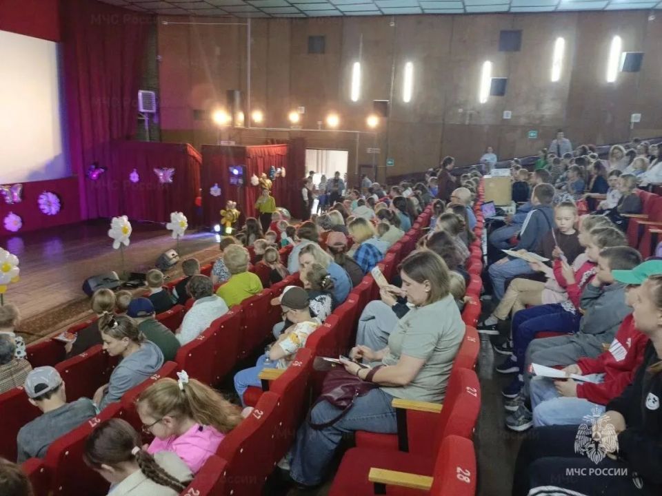 В день защиты детей сотрудники пожарного надзора приняли участие в праздничном мероприятии В день защиты детей сотрудники пожарного надзора приняли участие в праздничном мероприятии