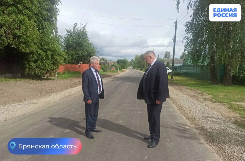Депутат проверил качество ремонта дорог в городе Мглин Депутат проверил качество ремонта дорог в городе Мглин
