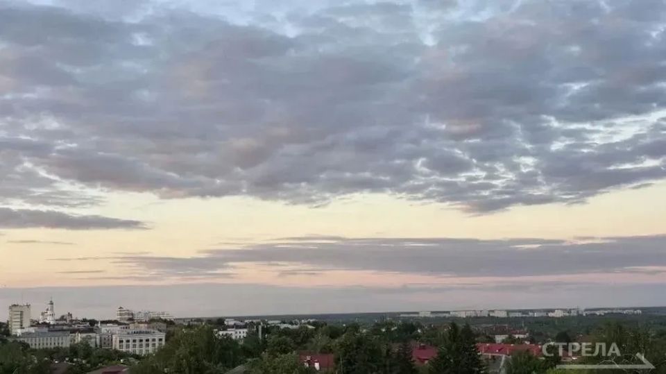 Сегодня, 2 июня, жители Брянска заметили в небе необычайно красивые летние облака Сегодня, 2 июня, жители Брянска заметили в небе необычайно красивые летние облака