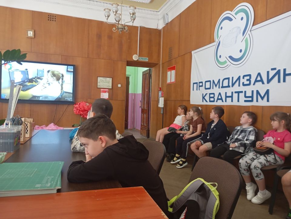 На летней оздоровительной площадке МБОУСОШ№4 проведена целевая экскурсия к памятному комплексу «Пограничникам Отечества» в сквере «Пионерский» На летней оздоровительной площадке МБОУСОШ№4 проведена целевая экскурсия к памятному комплексу «Пограничникам Отечества» в сквере «Пионерский»