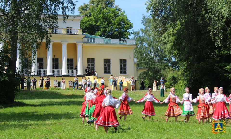 6 июня в Овстуге состоялся 65-й Всероссийский праздник поэзии, посвященный творчеству Ф.И. Тютчева, «Родник поэзии твоей…» 6 июня в Овстуге состоялся 65-й Всероссийский праздник поэзии, посвященный творчеству Ф.И. Тютчева, «Родник поэзии твоей…»