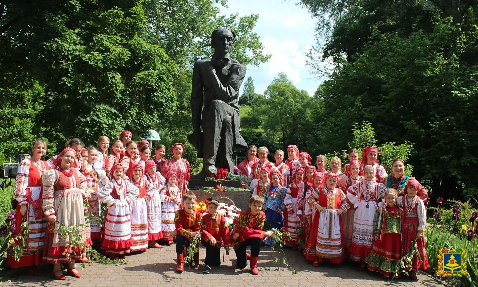 6 июня в Овстуге состоялся 65-й Всероссийский праздник поэзии, посвященный творчеству Ф.И. Тютчева, «Родник поэзии твоей…» 6 июня в Овстуге состоялся 65-й Всероссийский праздник поэзии, посвященный творчеству Ф.И. Тютчева, «Родник поэзии твоей…»