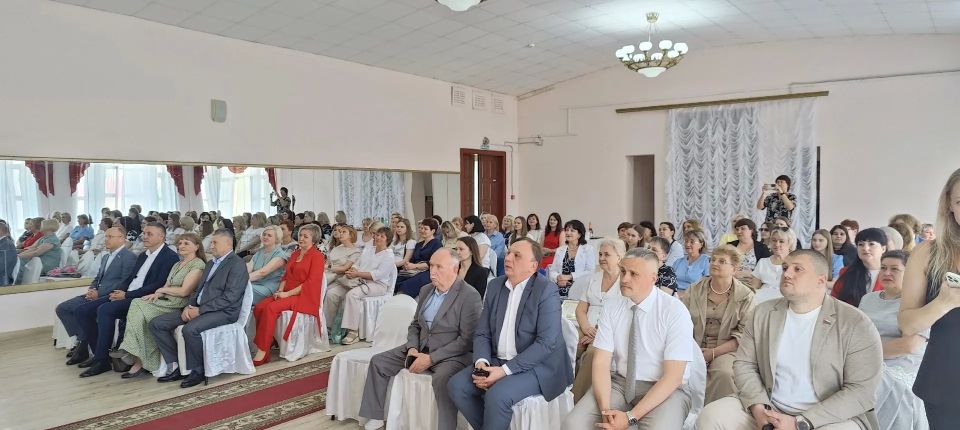 В Городском дворце культуры железнодорожников состоялось торжественное мероприятие, посвящённое Дню социального работника В Городском дворце культуры железнодорожников состоялось торжественное мероприятие, посвящённое Дню социального работника