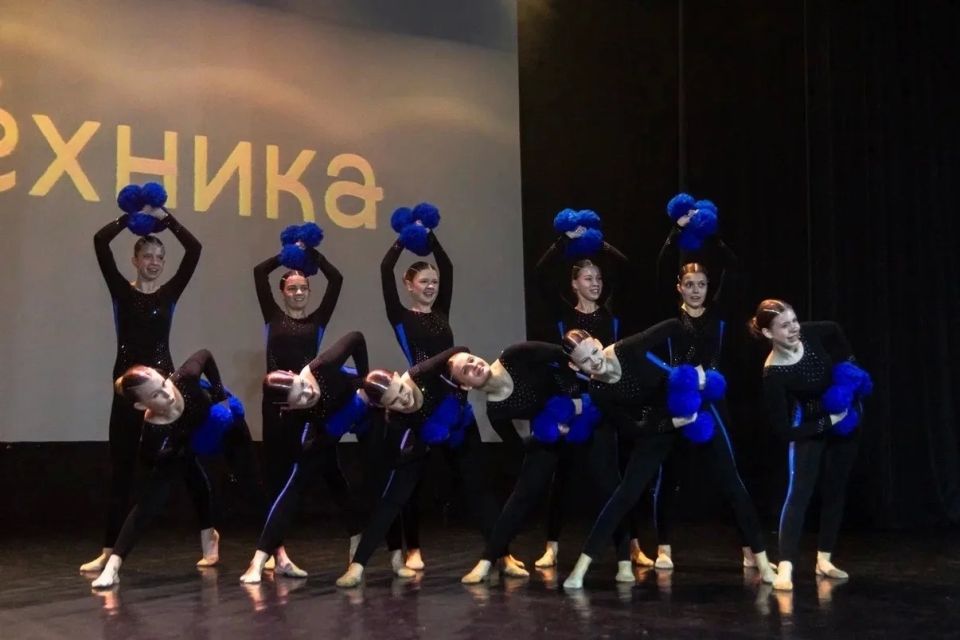 На сцене Городского Дворца культуры им. Д.Е. Кравцова прошло фееричное шоу — отчётный концерт в честь 5-летия спортивно-танцевального центра «Техника» На сцене Городского Дворца культуры им. Д.Е. Кравцова прошло фееричное шоу — отчётный концерт в честь 5-летия спортивно-танцевального центра «Техника»