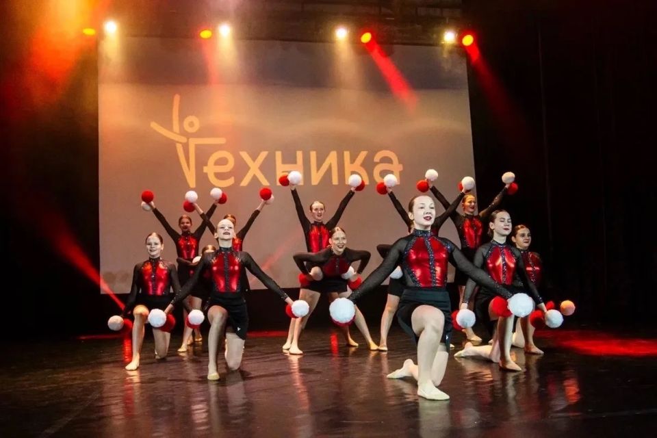 На сцене Городского Дворца культуры им. Д.Е. Кравцова прошло фееричное шоу — отчётный концерт в честь 5-летия спортивно-танцевального центра «Техника» На сцене Городского Дворца культуры им. Д.Е. Кравцова прошло фееричное шоу — отчётный концерт в честь 5-летия спортивно-танцевального центра «Техника»