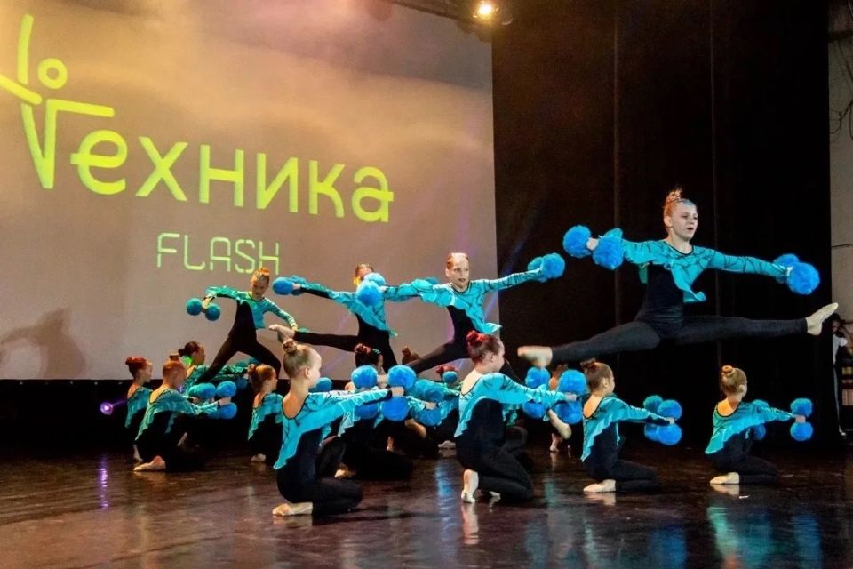На сцене Городского Дворца культуры им. Д.Е. Кравцова прошло фееричное шоу — отчётный концерт в честь 5-летия спортивно-танцевального центра «Техника» На сцене Городского Дворца культуры им. Д.Е. Кравцова прошло фееричное шоу — отчётный концерт в честь 5-летия спортивно-танцевального центра «Техника»