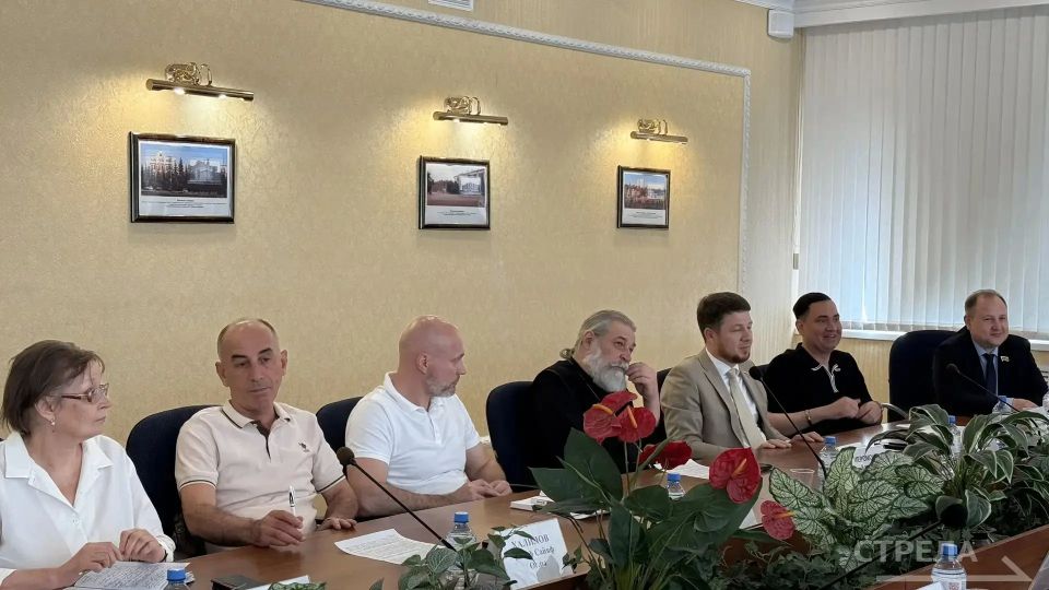 В Брянске прошел круглый стол «Единство народов – сила России: роль институтов гражданского общества в укреплении межнационального согласия» В Брянске прошел круглый стол «Единство народов – сила России: роль институтов гражданского общества в укреплении межнационального согласия»